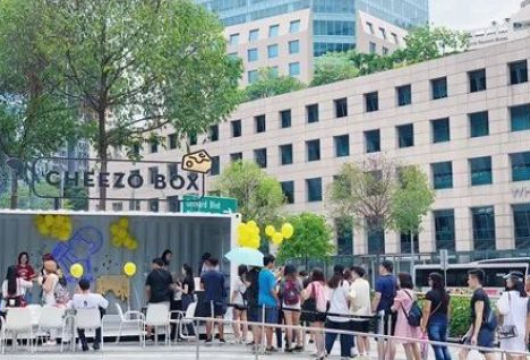 排隊打卡的喜茶芝芝集裝箱火爆閃現，為何時尚茶飲都選擇集裝箱設計？